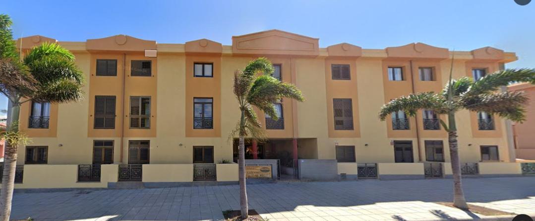 Melrose Place Apartment *